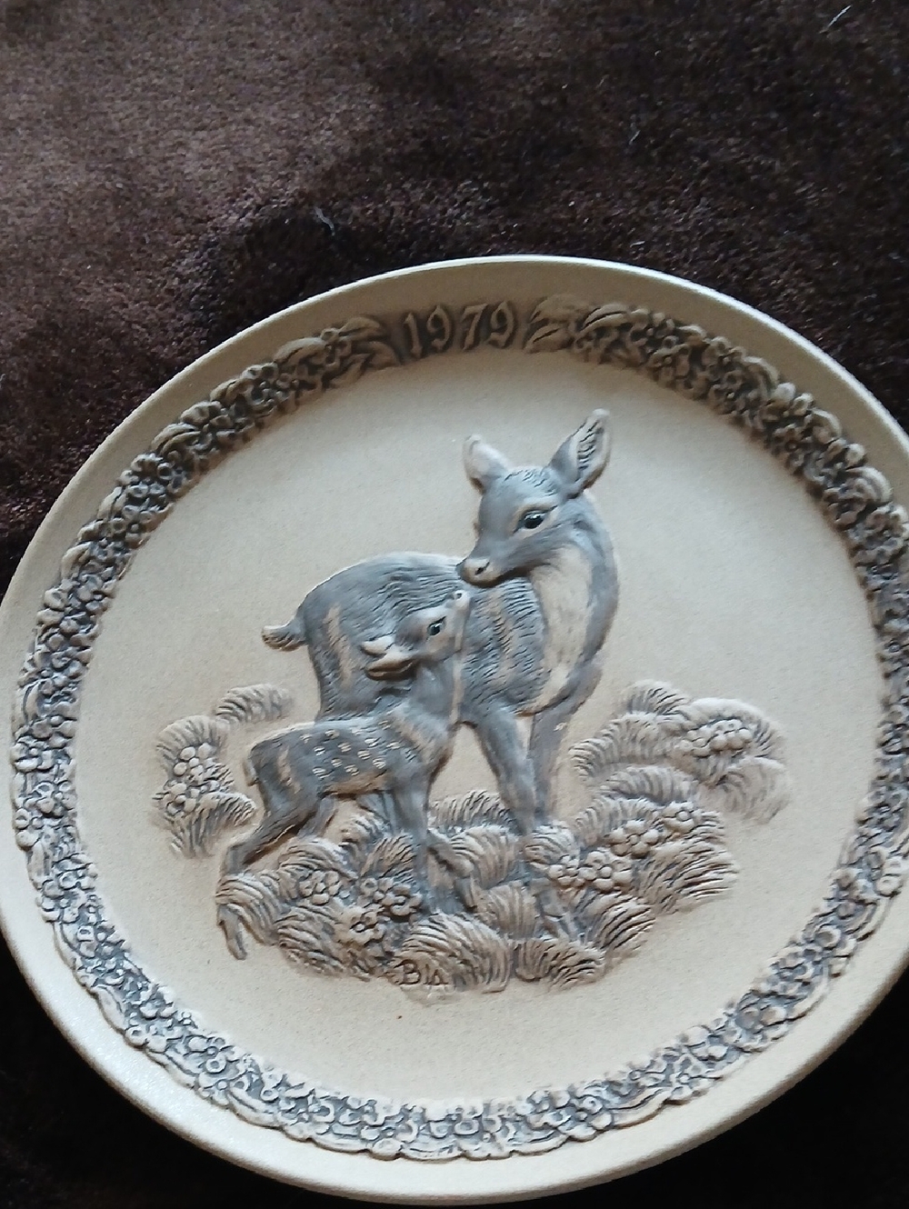 FIRST Mothers Day Deer Relief Plate - Cream